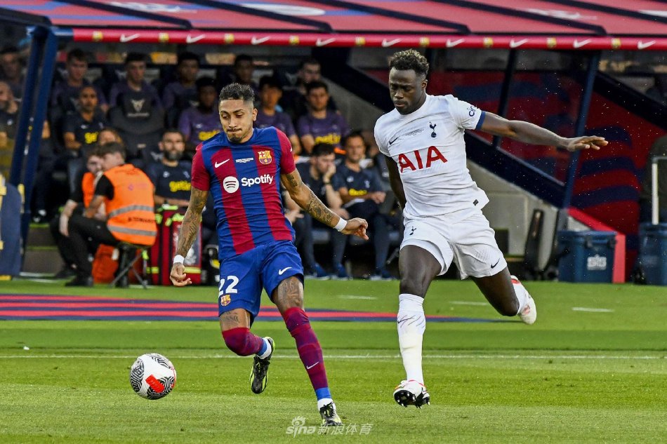 现出强大的 现出强大的