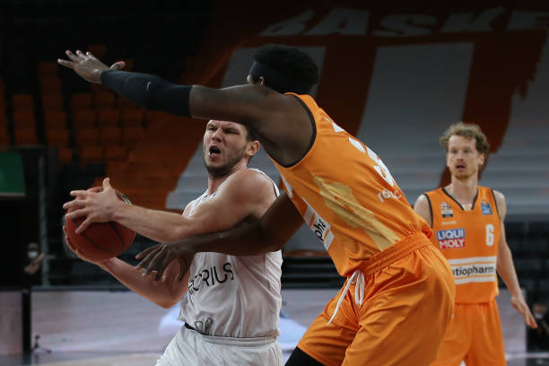 篮板争抢 篮板争抢